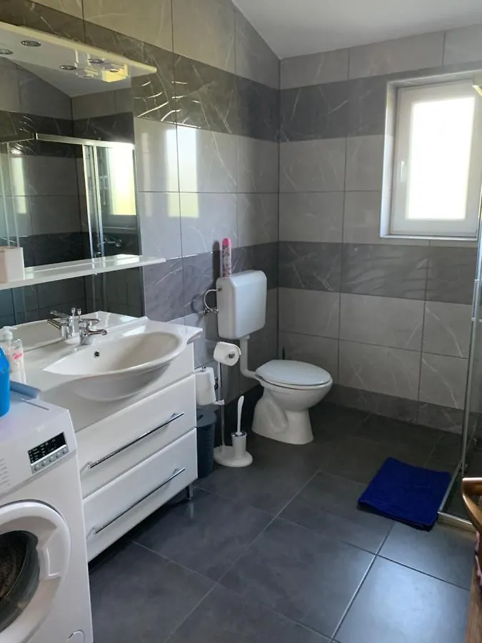 Pula Apartment E&E Loborika