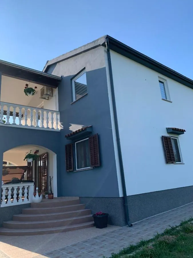 Pula Apartment E&E Loborika
