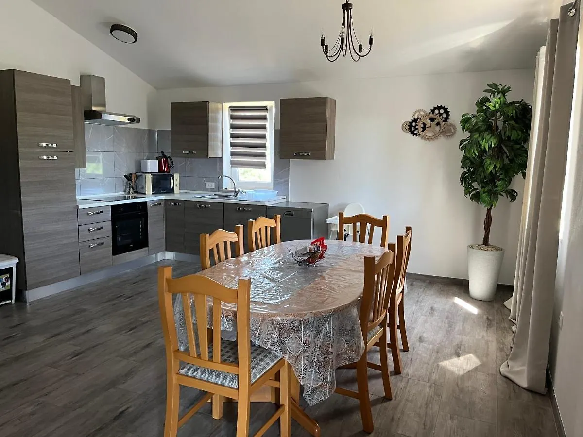 Pula Apartment E&E Loborika