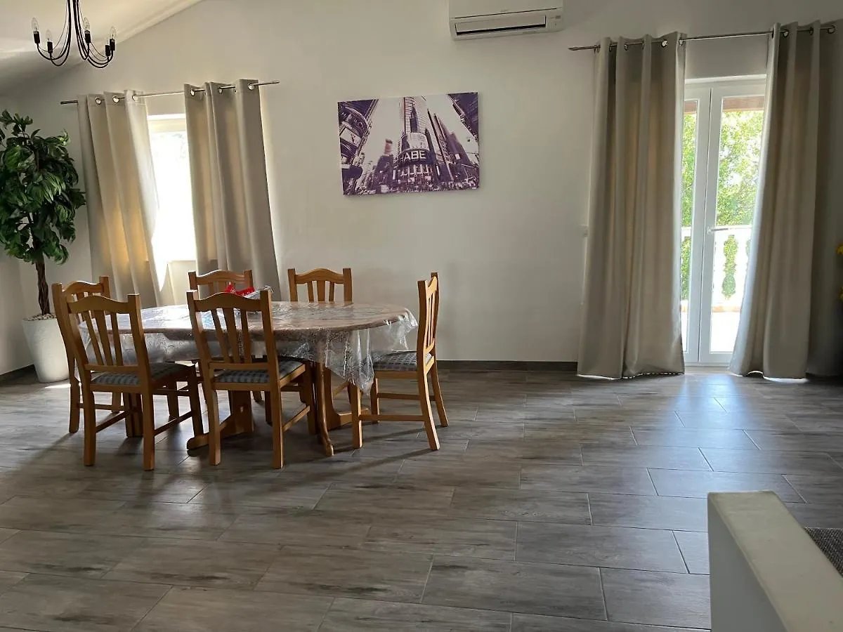Pula Apartment E&E Loborika