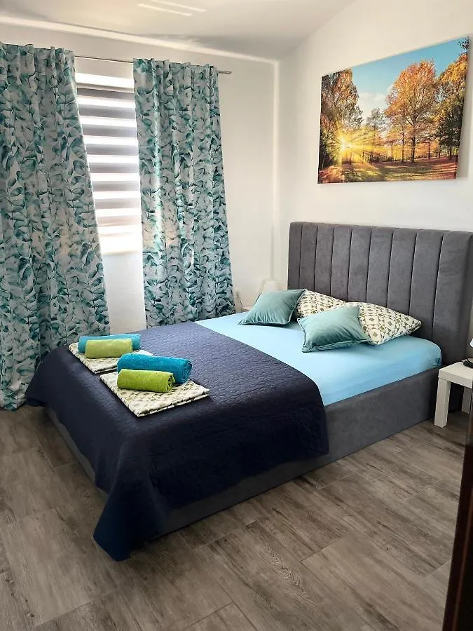 Pula Apartment E&E Loborika