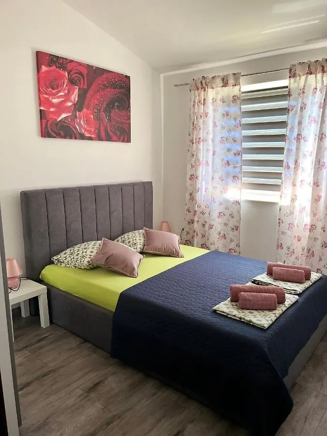 Pula Apartment E&E Loborika