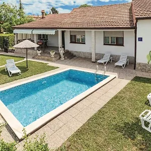  Apartment Vacation With Pool